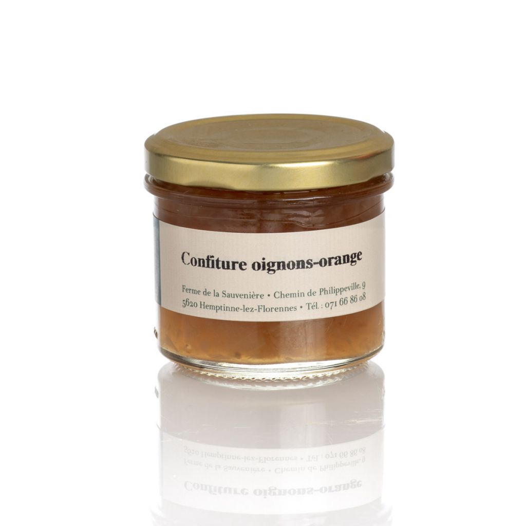 <p><span style="font-size: 14pt;">La confiture oignons-orange est pr&eacute;par&eacute;e de fa&ccedil;on artisanale &agrave; la ferme, avec des oranges et des oignons frais.&nbsp;</span></p>