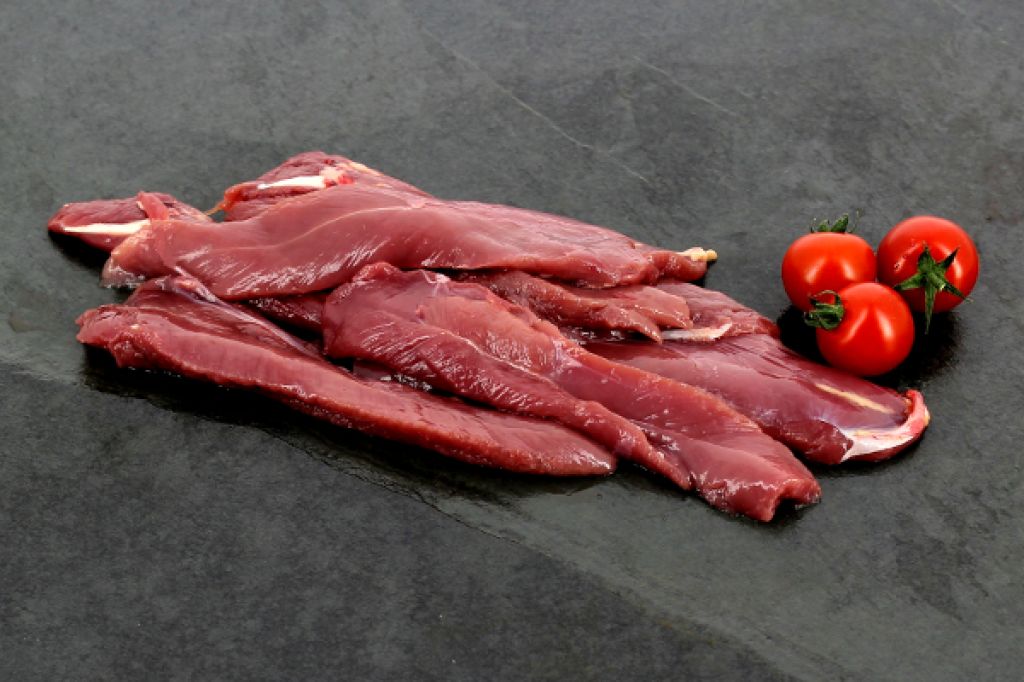 <p><span style="font-size: 14pt;">L'aiguillette est une tranche de viande longue et mince situ&eacute;e sur le magret du canard.</span></p>