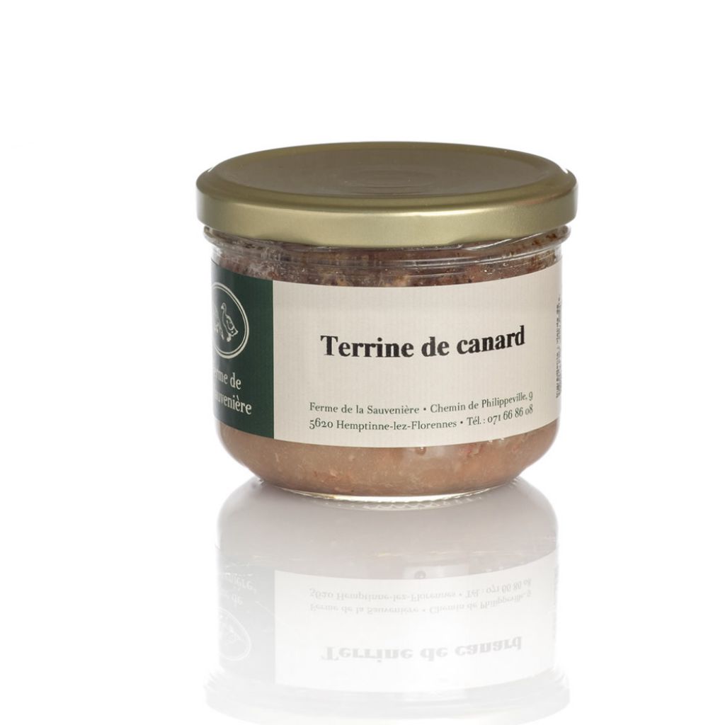 <p><span style="font-size: 14pt;">La terrine de canard est compos&eacute;e de viande de canard, &agrave; celle-ci est ajout&eacute;e une faible quantit&eacute; de viande de porc afin de donner une texture onctueuse &agrave; la terrine.&nbsp;</span></p>