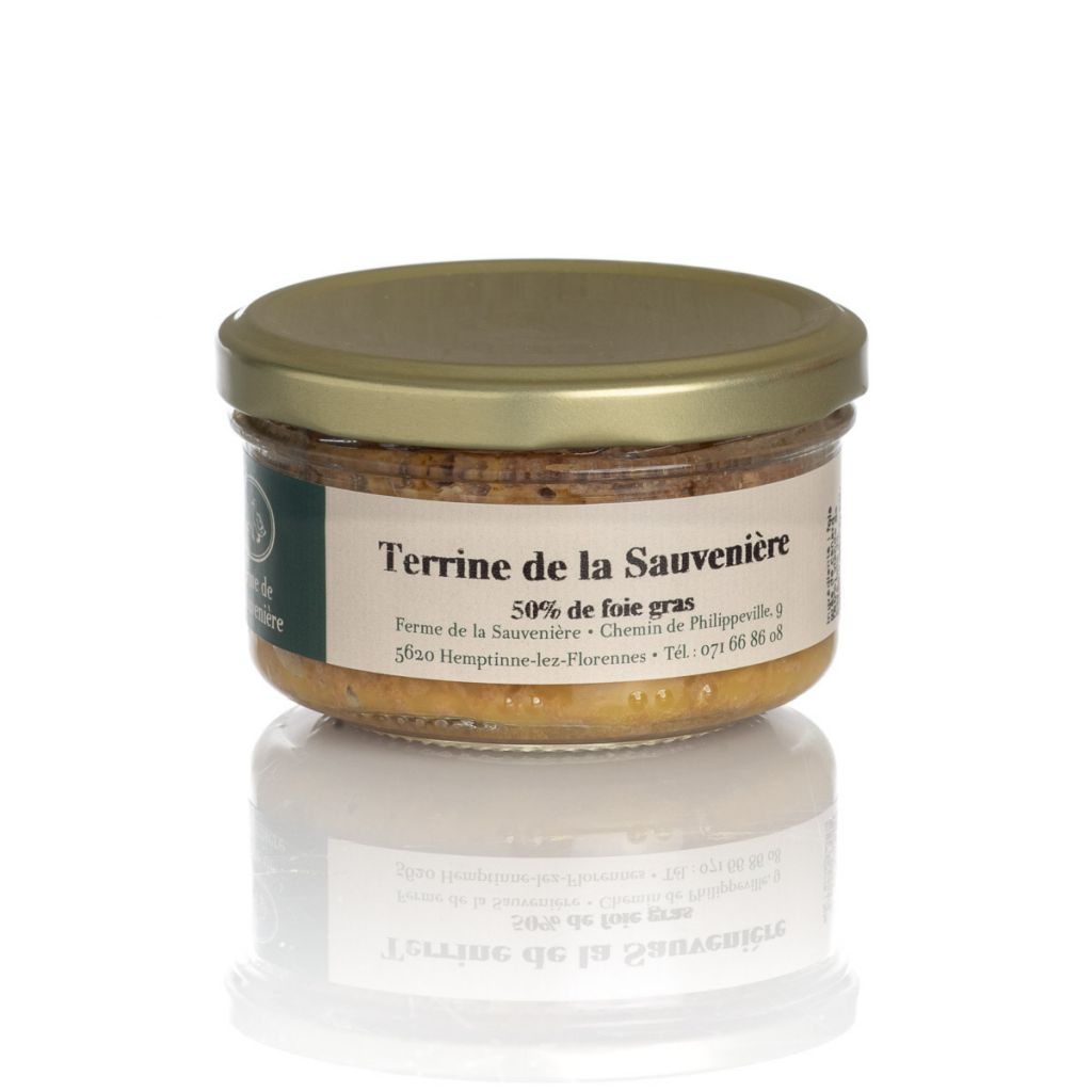 <p><span style="font-size: 14pt;">La terrrine de la Sauveni&egrave;re est compos&eacute;e&nbsp; pour moiti&eacute;e de foie gras, associ&eacute; &agrave; de la viande de canard.&nbsp;</span></p>